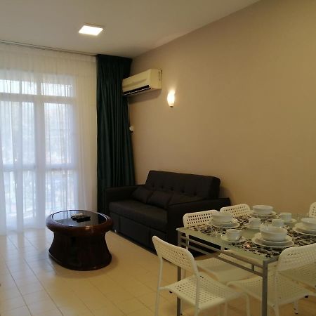 Bayu Emas Apartment By Wellington Resorts Batu Ferringhi Extérieur photo